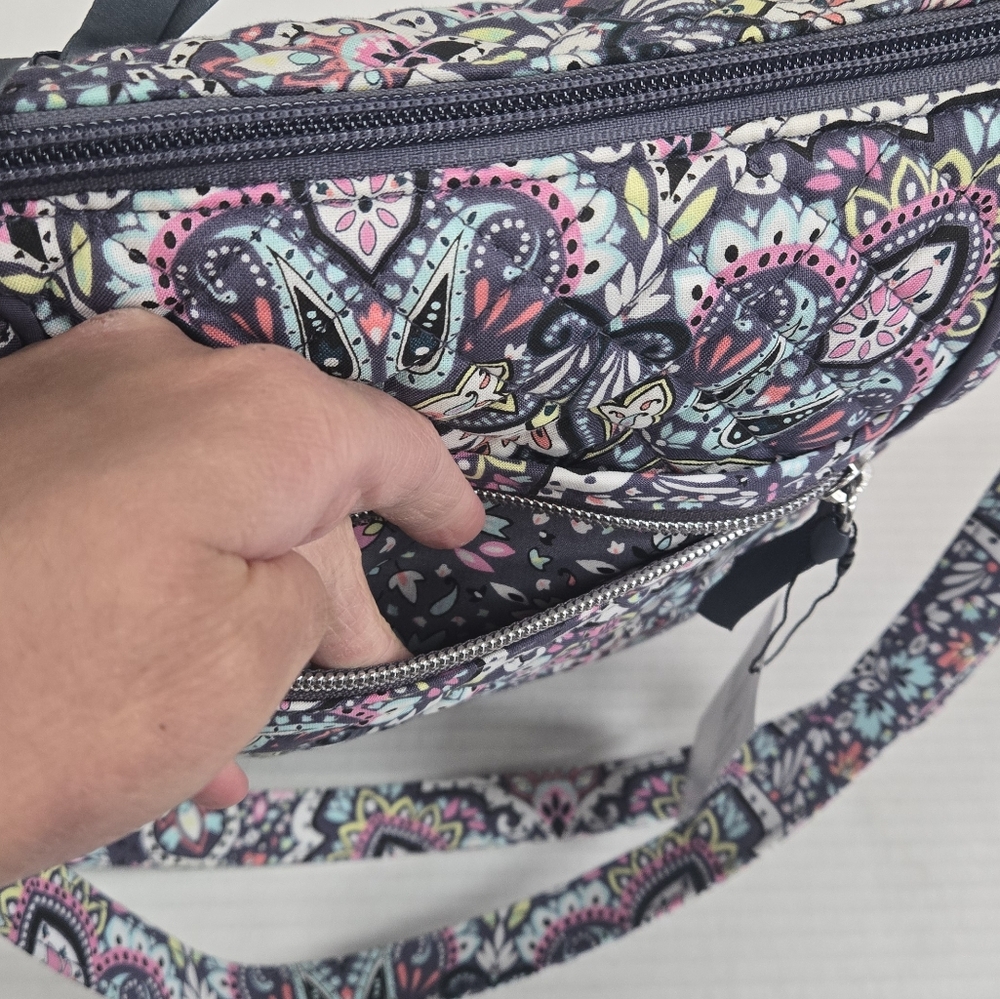 Vera Bradley | Iconic Hipster Bonbon Medallion - Picture 4 of 10